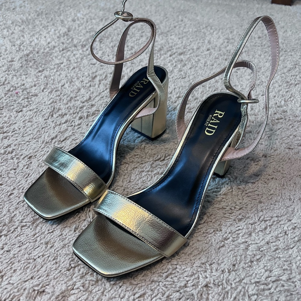 Raid gold heels size 10 wide